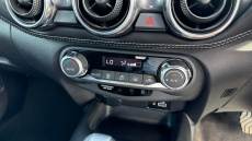 Nissan Juke 1.0 DiG-T 114 N-Connecta 5dr DCT Petrol Hatchback